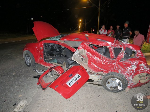 A vítima fatal conduzia o Ford Ka